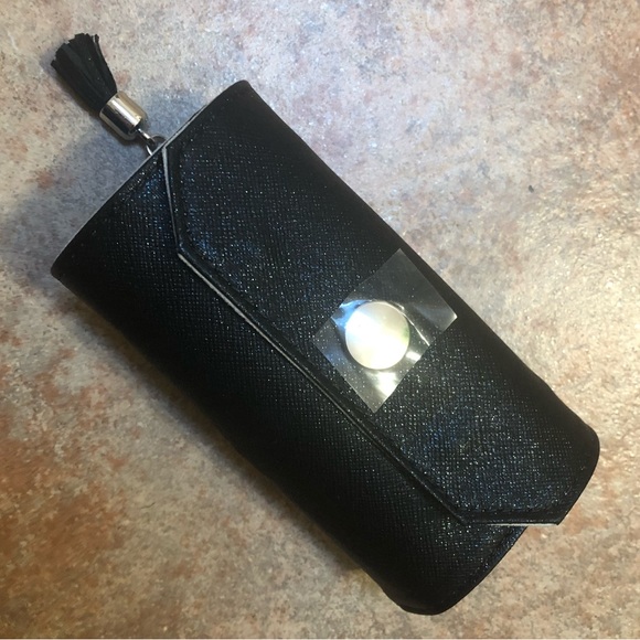 🖤🖤🖤 Shimmering Black Jewelry Roll 🖤🖤🖤 - Picture 2 of 7